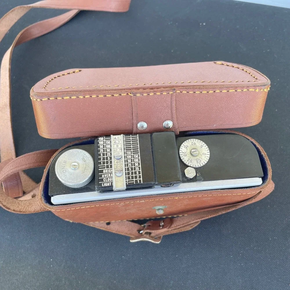 Vintage Argus A2B 35mm Camera Post-War Art Deco Bakelite Leather Case Untested